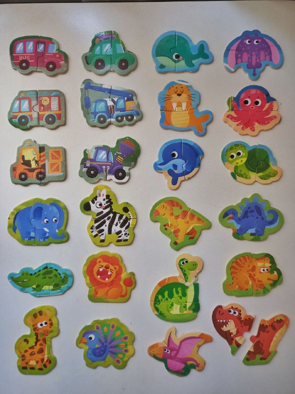 Машинка со светом и звуком, бутылка для воды, поильник Nuk, говорящий планшет, машина на пульту, круг надувной, водный пистолет, аквашузы, генератор пузырей, пазлы деревянные 10