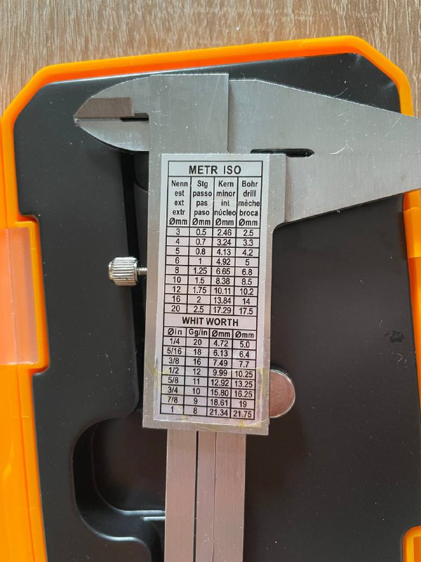 Штангенциркуль INGCO HVC01150 150 мм в кейсе 4