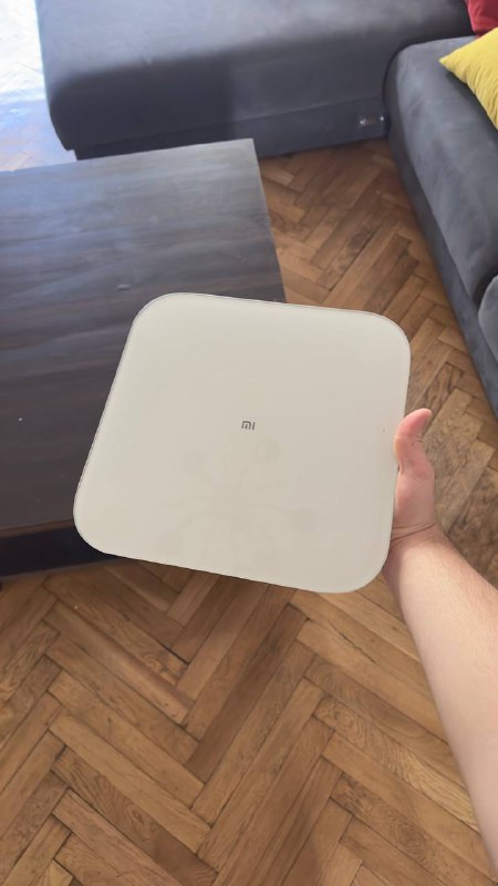 акула из икеи, плюшевый салливан, жираф ручная работа, весы xiaomi, коврик для йоги, французский ковер, книги по JS, цветные карандаши, пенал, ваза 4