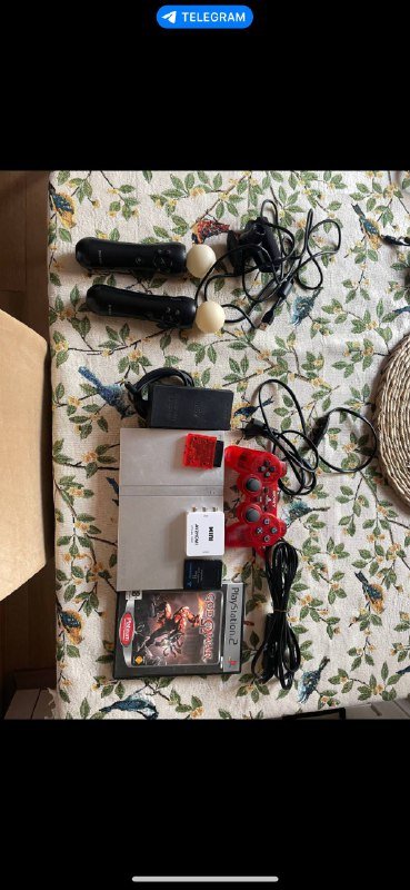 Playstation 2 с комплектом, контроллеры и игры