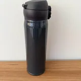 Мусорное ведро, сумка-тележка, сковороды, турка, стакан, термос, бутылка, френч-пресс 8