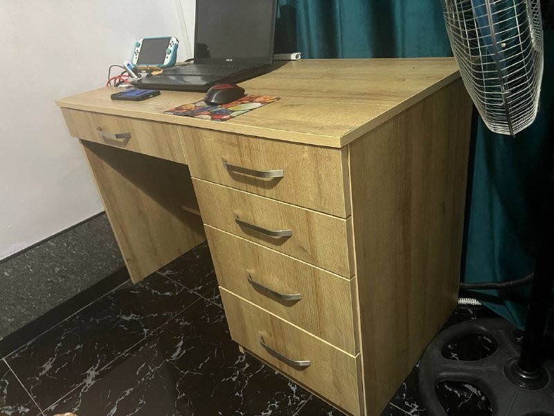 Письменный стол с ящиками