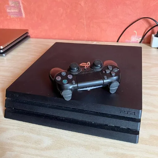 PlayStation 4 Pro, MacBook Pro 13" M2, MacBook Pro 13" A1989