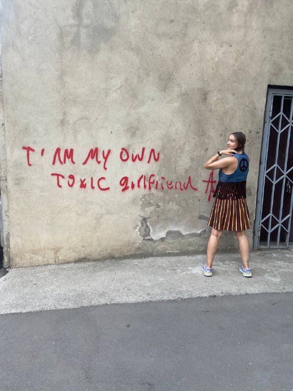 Джинсовая жилетка с пацификом 3