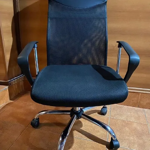 Офисное кресло