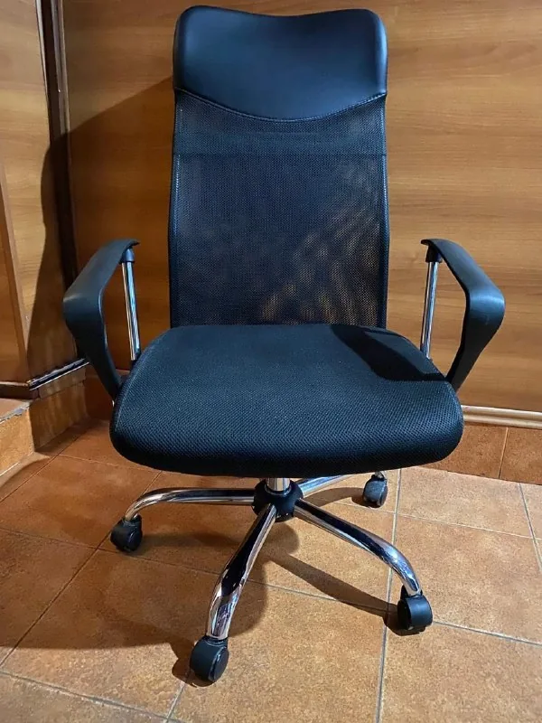 Офисное кресло
