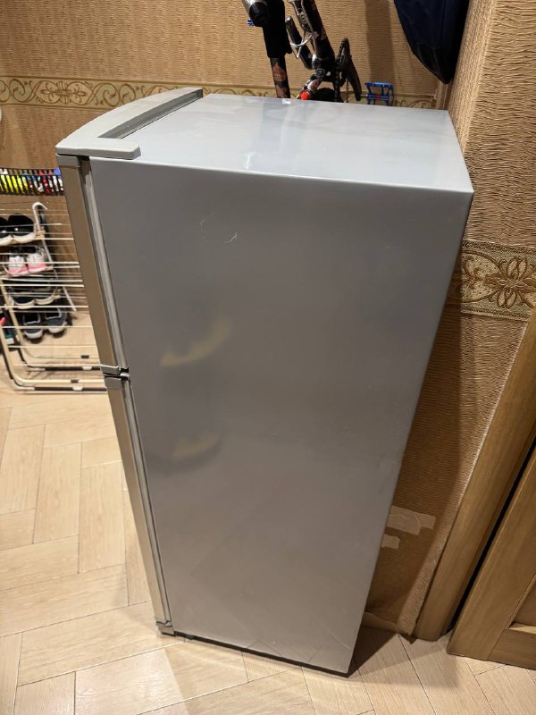 компактный двухкамерный холодильник Sanyo 3