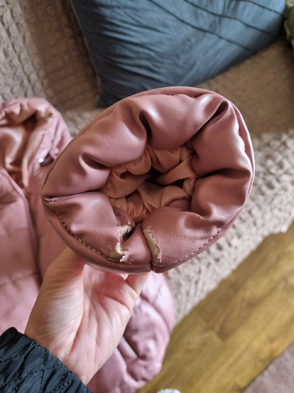 Розовая женская куртка с дефектами 2