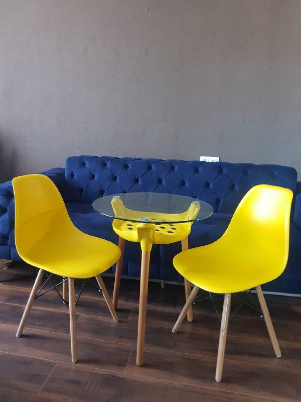 Столик стеклянный и стулья