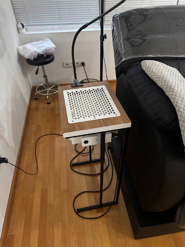 Стол маникюрный с вытяжками, кушетки, лампы маникюрные