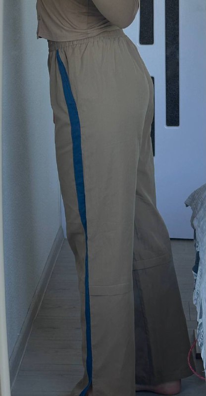 Тёмно-зелёный топ с длинными рукавами, штаны, бежевые штаны, кофта, джинсы 7