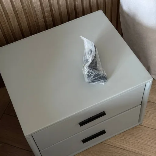 Прикроватные тумбочки