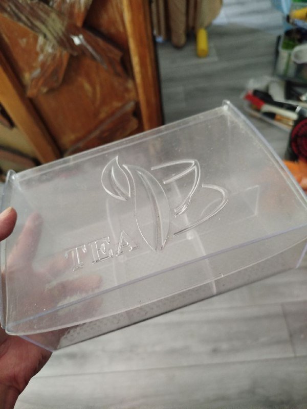 Форма для яиц пашот, пластиковый тазик, гирлянда, бутылка для масла, шапочки одноразовые, часы настенные, пицца-нож, полотенца, коробка для чайных пакетиков, таблетки эспрессо 9