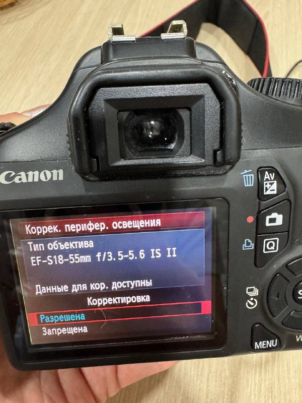 Фотоаппарат Canon 1100D, зарядное устройство, чехол 2