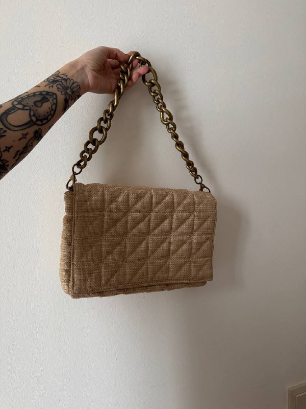 Куртка, пиджак H&M, замшевый тренч Zara, кроссовки Adidas, сумочки Zara 7