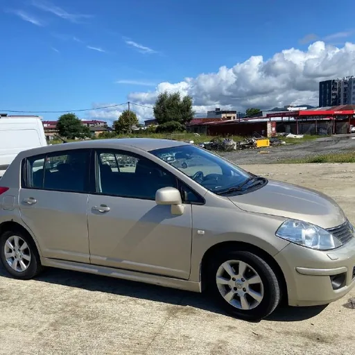 Nissan Tiida 2011