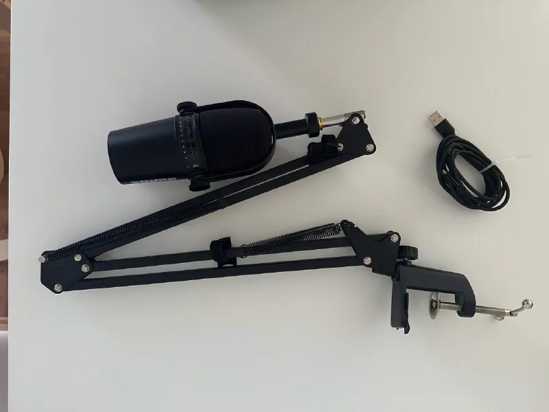 Микрофон Shure MV7-K, лампы Aputure MC, AL-M9, MT Pro 1