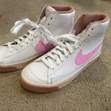 Женские Nike Blazer 2