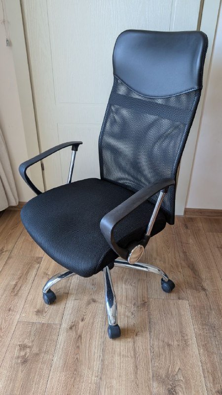 Офисное кресло
