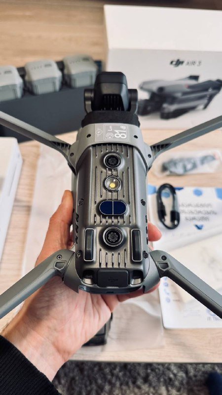 DJI Air 3 дрон и три батарейки 2