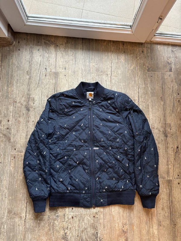 Куртка нейлоновая пуховик, Куртка нейлоновая пуховик, Пальто M65 Ben Sherman, Куртка Fred Perry, Куртка парка Schott NYC, Куртка бомбер Carhartt, Куртка шерпа Levis, Мембранная куртка дождевик, Куртка Dickies, Тренч Burberry 6