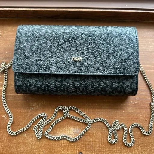 Клатч DKNY, рюкзак Suri Fray, сумка Ted Baker, сумка DKNY, сумка Levi’s