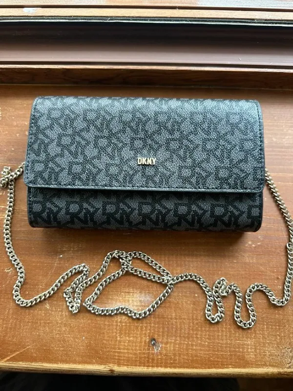 Клатч DKNY, рюкзак Suri Fray, сумка Ted Baker, сумка DKNY, сумка Levi’s 1