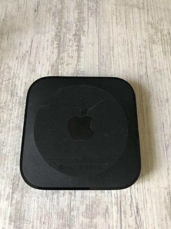 Apple TV приставка с пультом