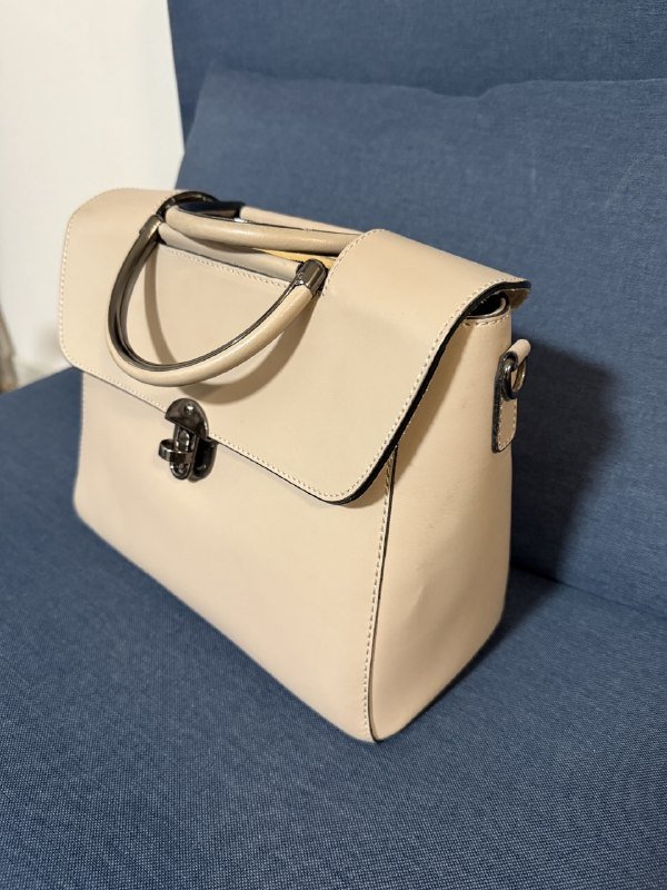 Сумка бежевая с ремешком