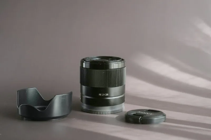 Объектив Sony FE 28mm f2 3