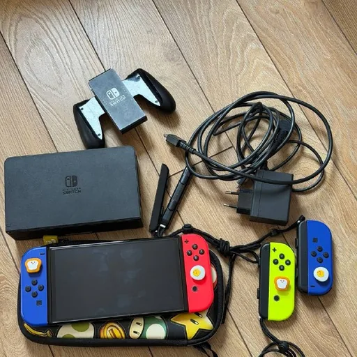 Nintendo Switch OLED, джойконы, док-станция, картриджи