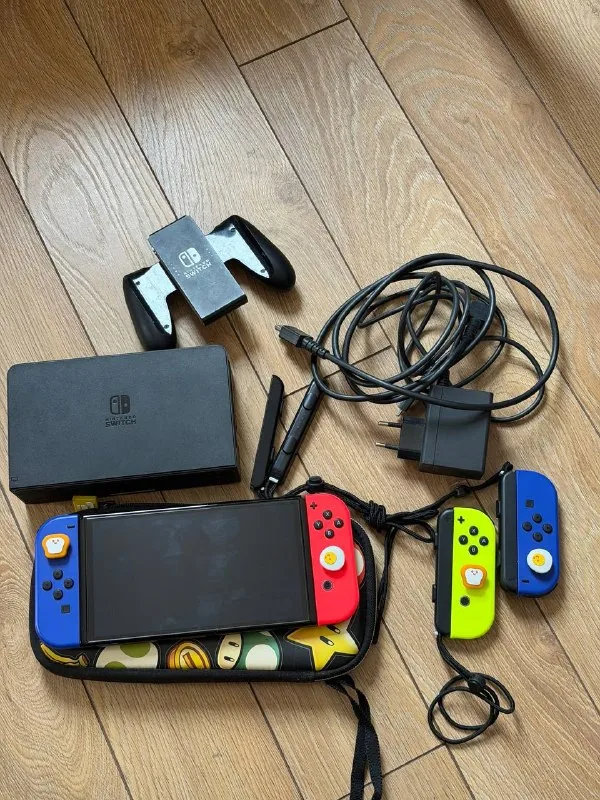 Nintendo Switch OLED, джойконы, док-станция, картриджи