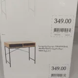 Столы, ваза, новогодние ветки 2
