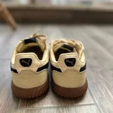 Женские кроссовки Puma 3