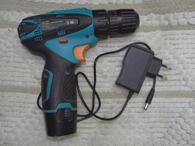 Шуруповёрт 12V с реверсом и фонариком