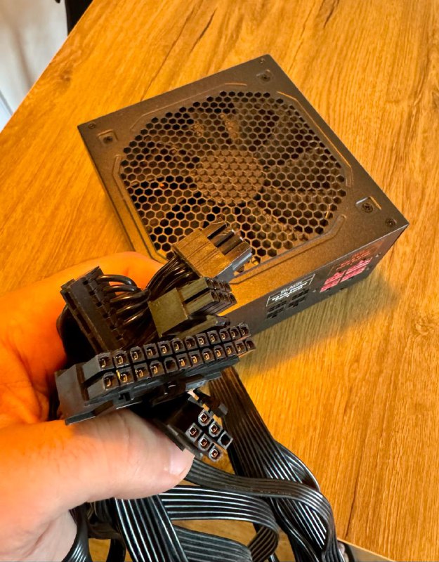 Блок питания Rosewill VSB 750W 80 PLUS Bronze 3