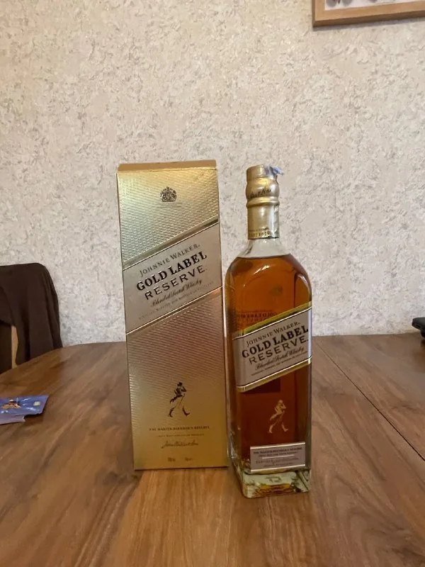 Johnnie Walker Gold Label Reserve виски