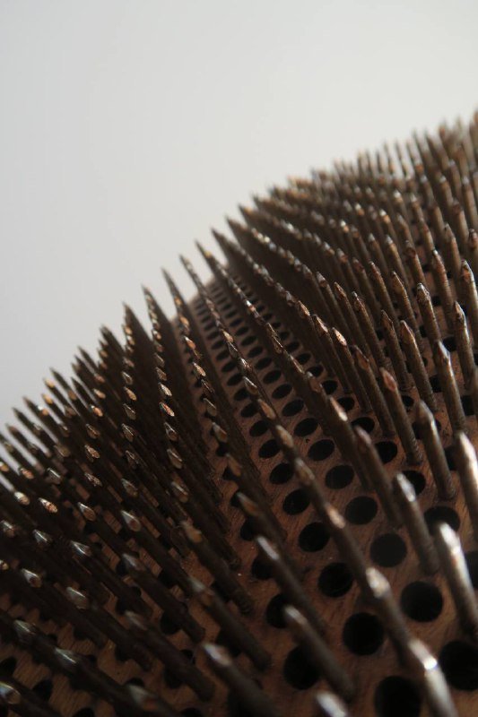 Доска садху с окислившимися гвоздями 2