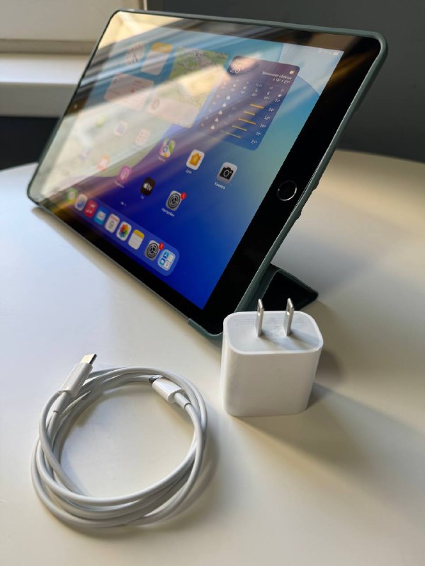 iPad 9 64 ГБ, клавиатура Logitech Combo Touch, Apple Pencil 2 2