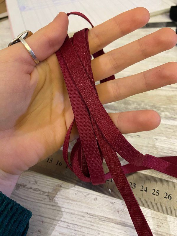 Белая стропа, алая резинка, швейная резинка, лоскуты джинс, обрезки бязи 2