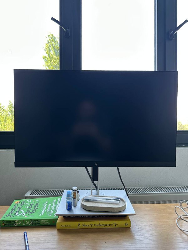 Монитор HP E27q G4 с дефектами