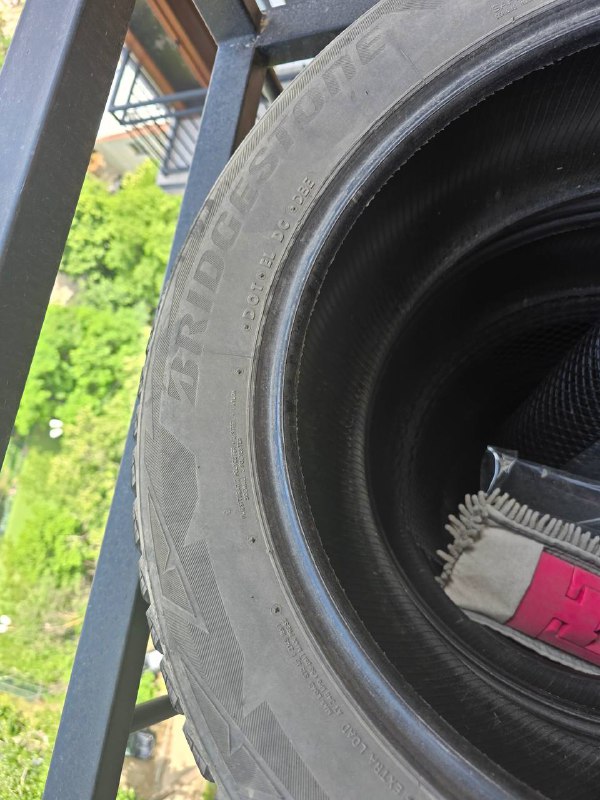 Зимняя резина 235/60 18 Bridgestone 3
