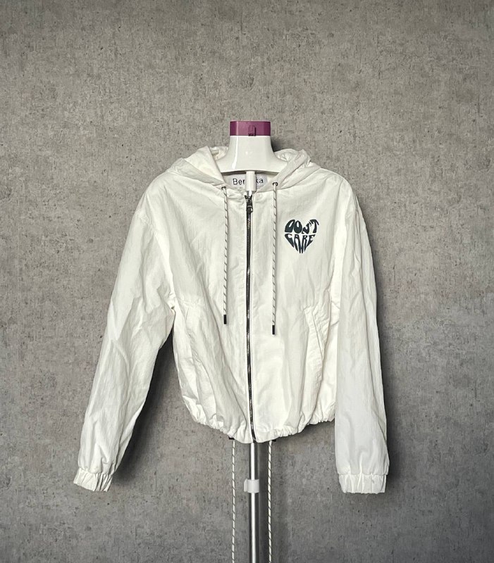 Жакет Zara, Ветровка Bershka, Кофта Oysho, Рубашка мужская, Лонгслив Pull&Bear, Штаны Tommy Hilfiger, Штаны, Кофта спортивная, Штаны Zara, Топ с вырезом на спине 2
