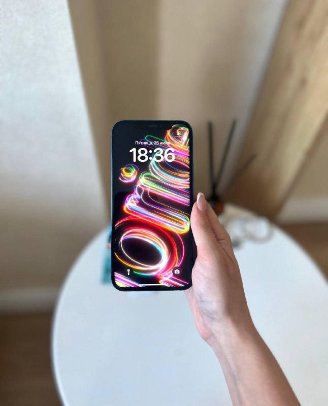 iPhone 12 64 GB, iPhone 12 64 GB, AirPods 4, кабель Lighting USB 3