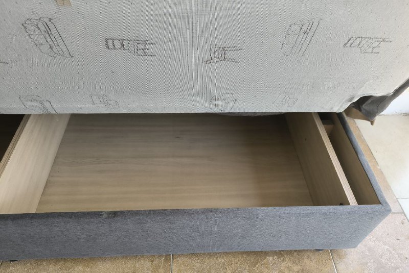 Диван, комод, раскладной стол, телевизор 6