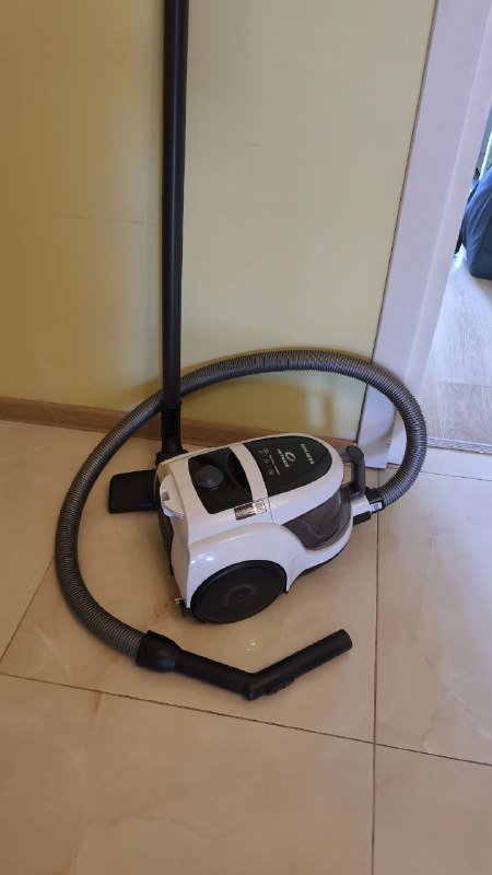 Пылесос Samsung 1600 ватт с насадками