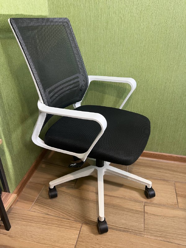 Офисное кресло 3