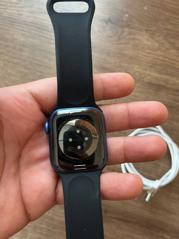 Apple Watch 7 41 with strap and charger 3