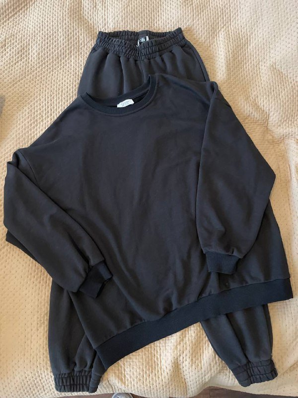 жилетка с капюшоном, курточка с наполнителем, кожаные ботинки, кофты с капюшоном, черный костюм 8