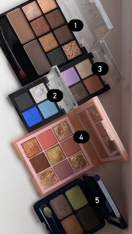 Декоративная косметика assorted items